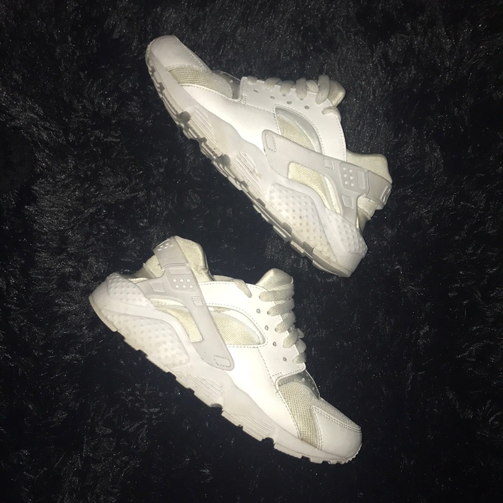 White Nike Huaraches